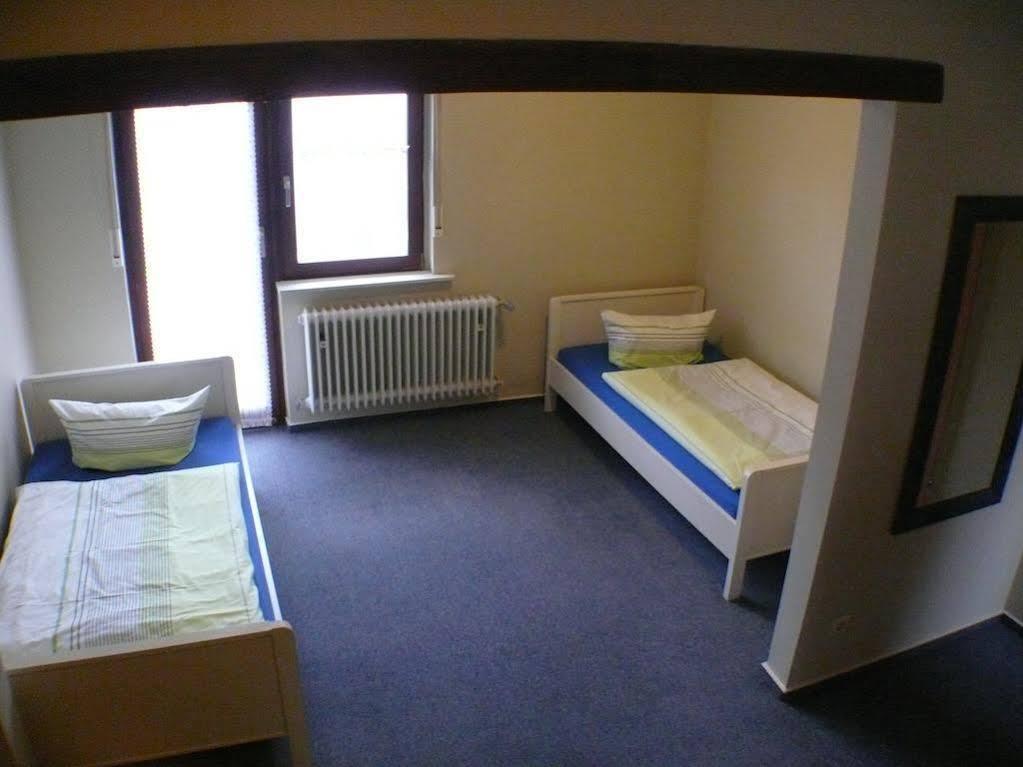Hotel Garni Pension Ruth Mutterstadt Extérieur photo