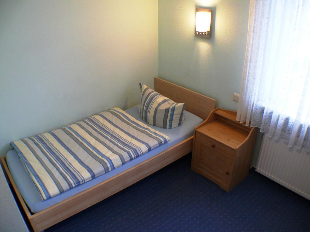 Hotel Garni Pension Ruth Mutterstadt Chambre photo